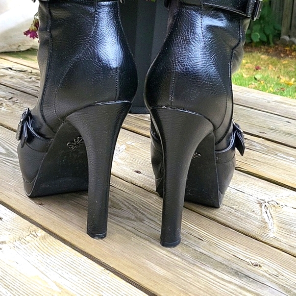 SUPER SEXY Vera Wang Black Ankle Stiletto Boots! 9 - Picture 10 of 15